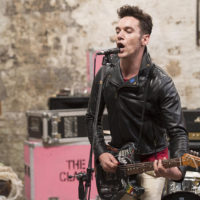Ο Τζόναθαν Ρις Μέγιερς είναι ο Joe Strummer των “The Clash”!